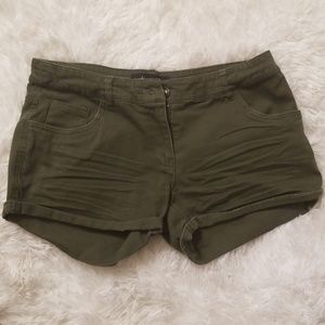 Short green shorts